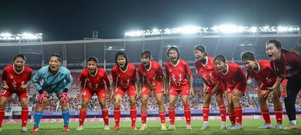 B体育体育平台-紧张比赛屡见绝杀，场面激烈！