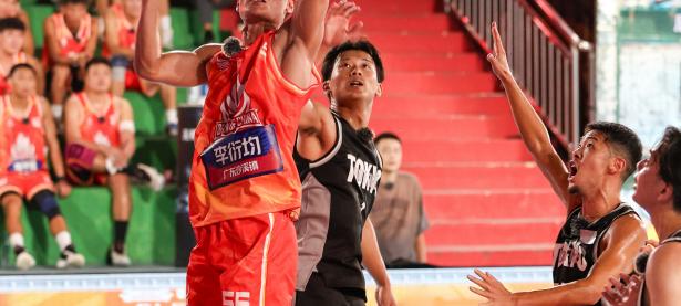 精彩瞬间不容错过，在比赛中领略球员飒爽英姿