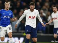 B体育体育官方-热刺前场犀利攻击，完胜对手