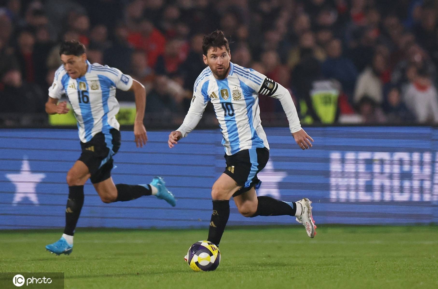 关于阿根廷队表现优异，晋级决赛的信息