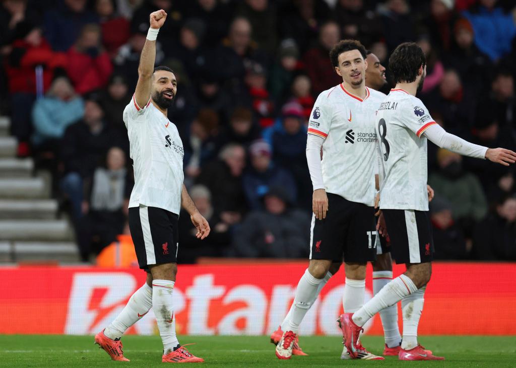 利物浦客场轻松取胜,保持榜首位置 利物浦客场轻松取胜,保持榜首位置