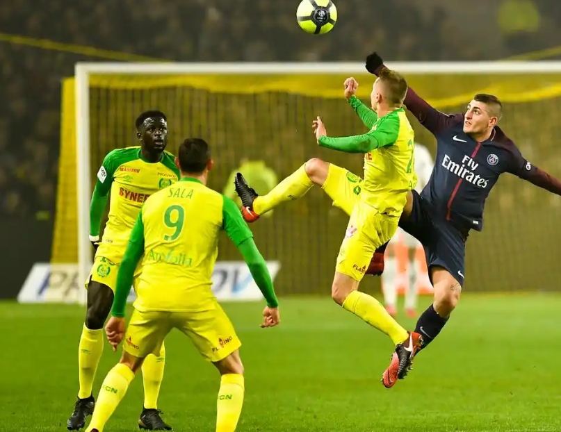 里尔客场战胜南特,取得连胜 里尔客场战胜南特,取得连胜