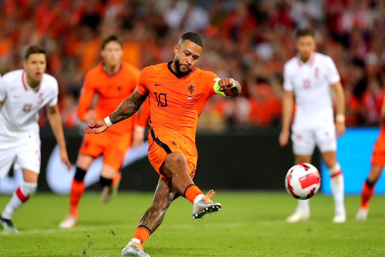 荷兰队主场迎战强敌,备战国际大赛 荷兰队主场迎战强敌,备战国际大赛
