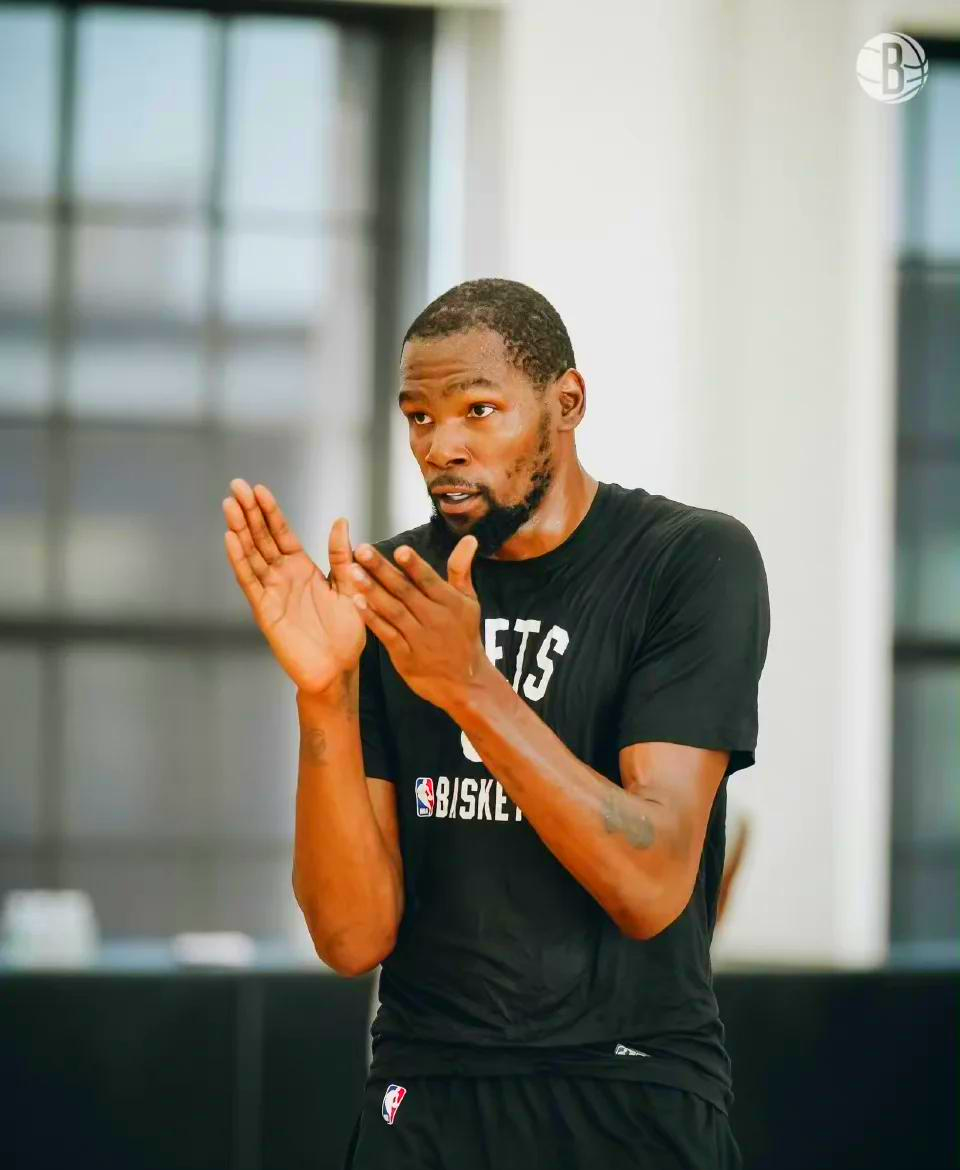 包含篮网控卫返场复出，球队期待其发挥的词条