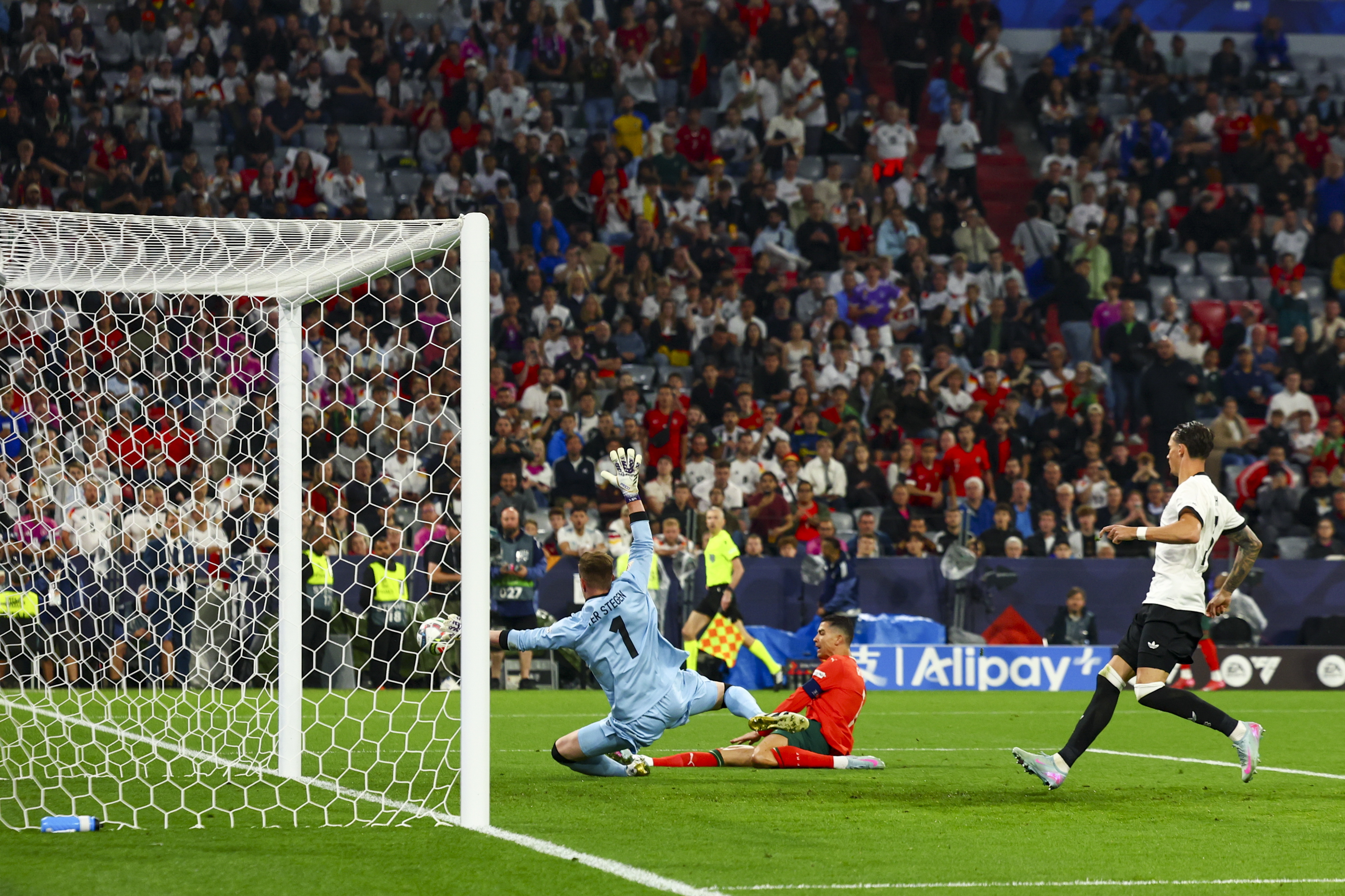 足球传奇,欧国联半决赛对决再掀激情的简单介绍 足球传奇,欧国联半决赛对决再掀激情的简单介绍