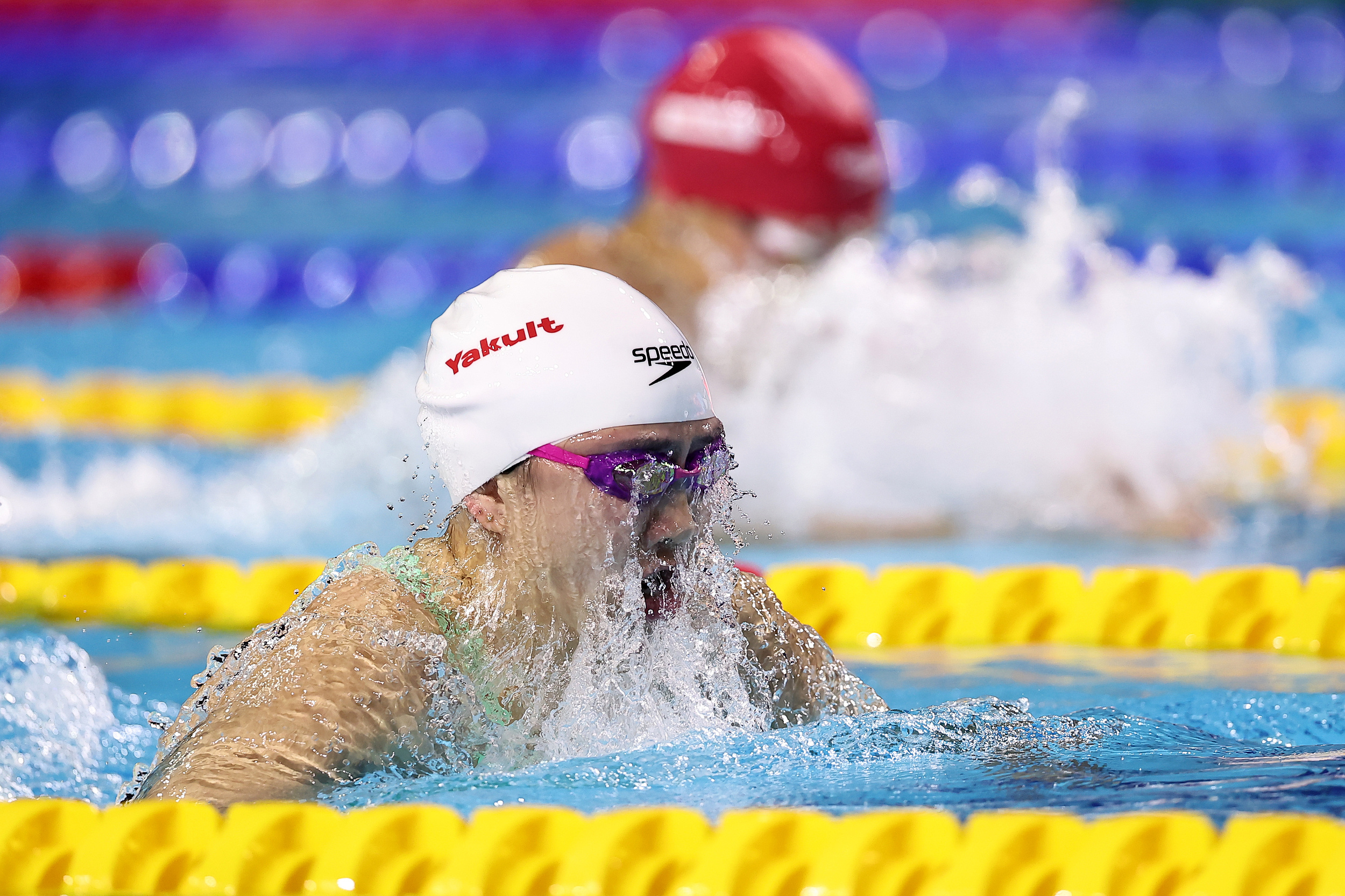 游泳选手表现抢眼,轻松入围决赛,一路领先 游泳选手表现抢眼,轻松入围决赛,一路领先