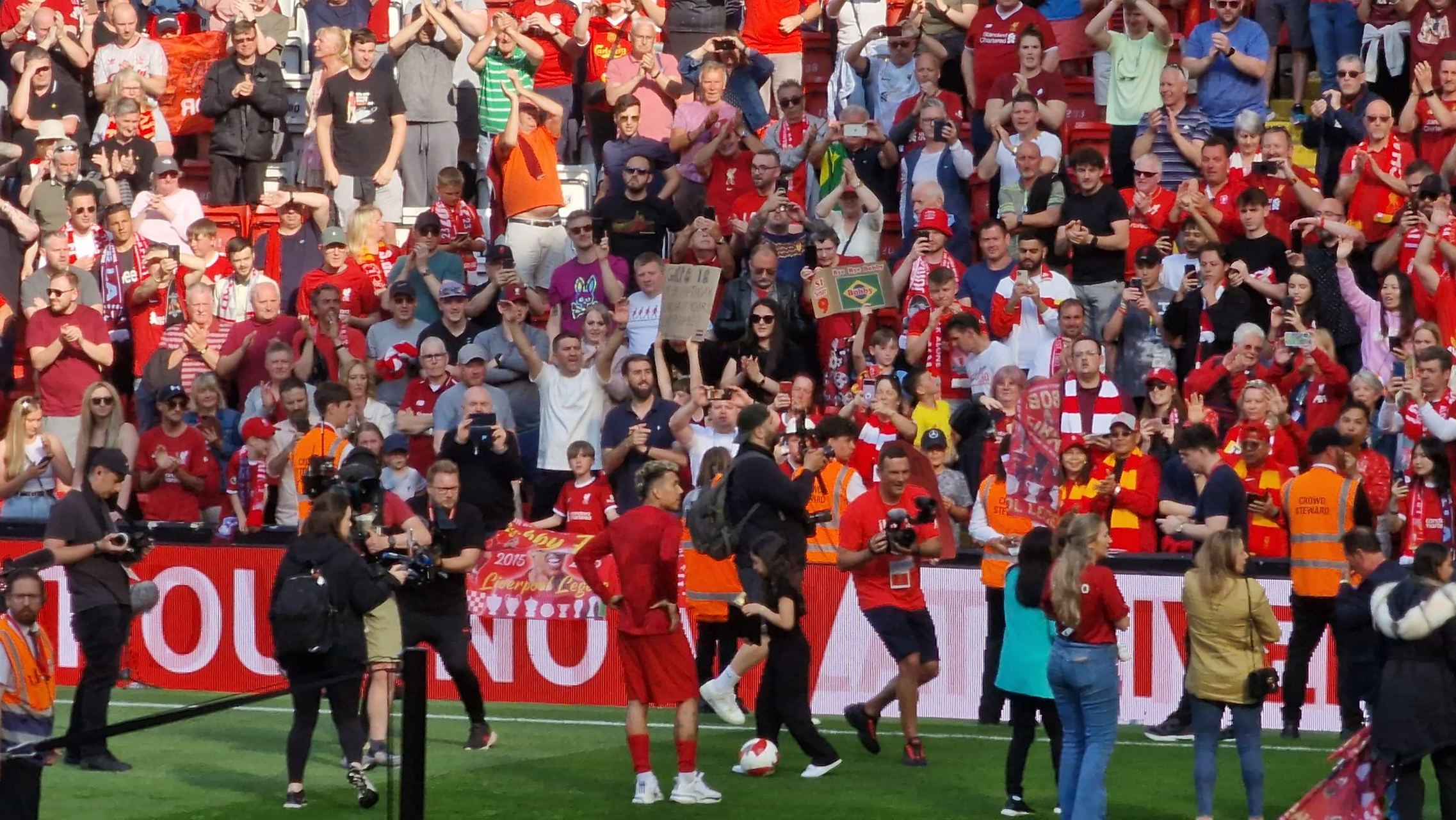 利物浦队在比赛中打入最后一球