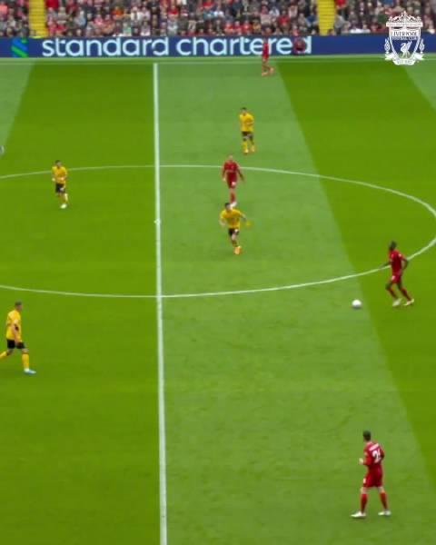 利物浦队在比赛中打入最后一球