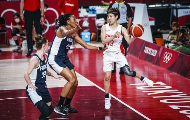 包含乔丹女篮独砍分，帮助球队大胜对手的词条