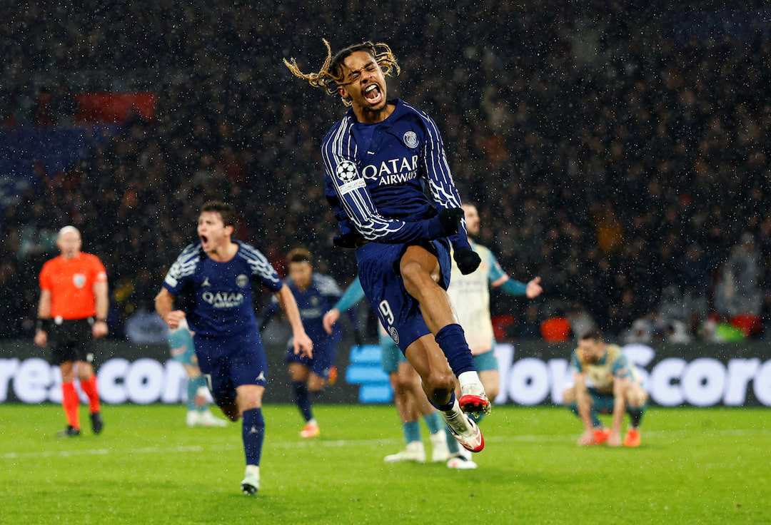 包含巴黎圣日耳曼中场球员受伤无法出场的词条