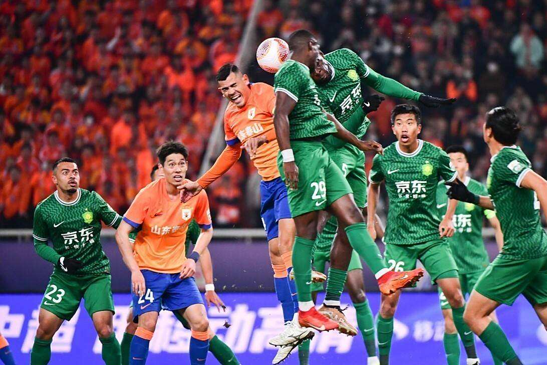 关于中国足球聚焦顶尖球队对决,冠军归属悬念重重的信息 关于中国足球聚焦顶尖球队对决,冠军归属悬念重重的信息