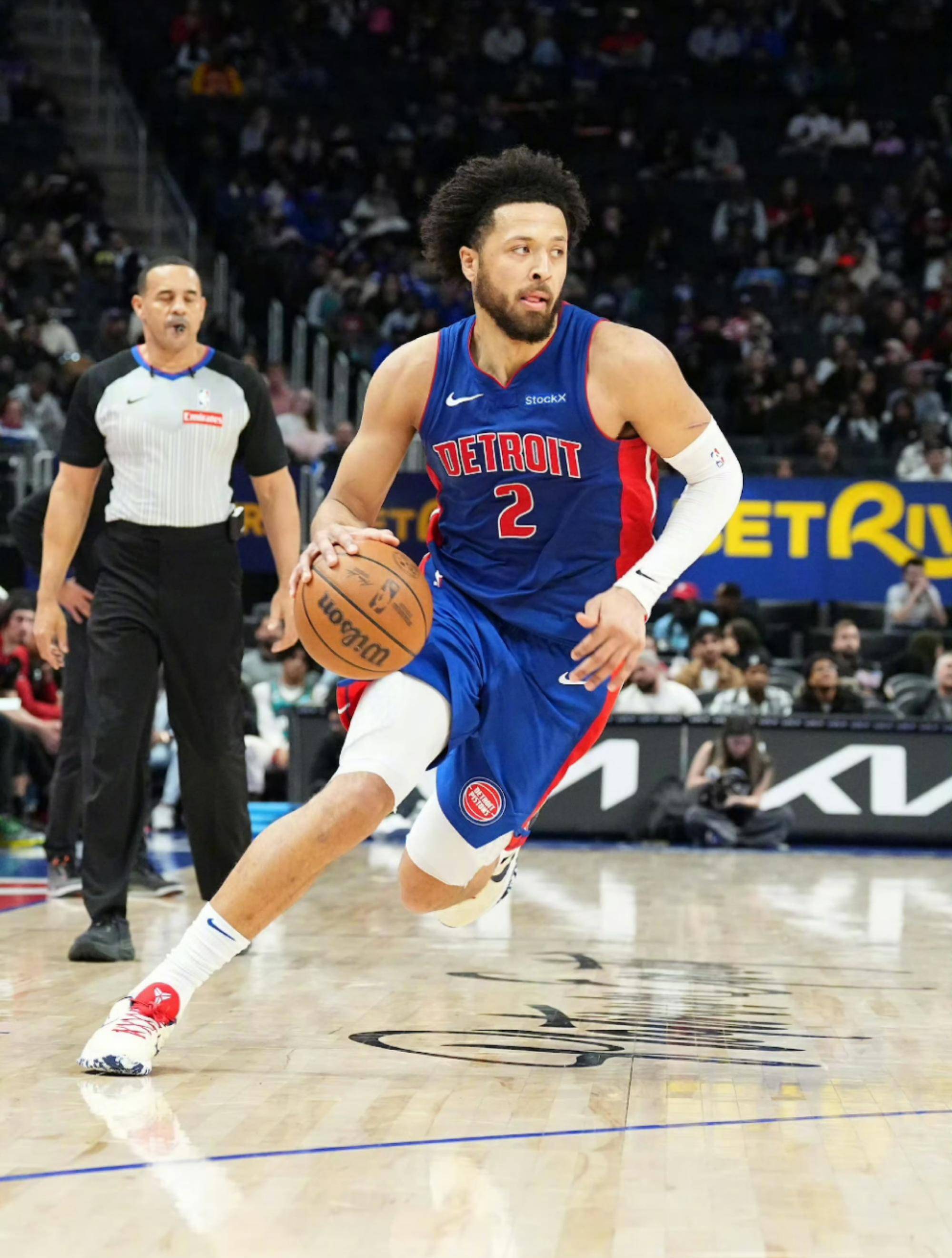 活塞队宣布明星球员受伤休战，球迷担忧未来的简单介绍