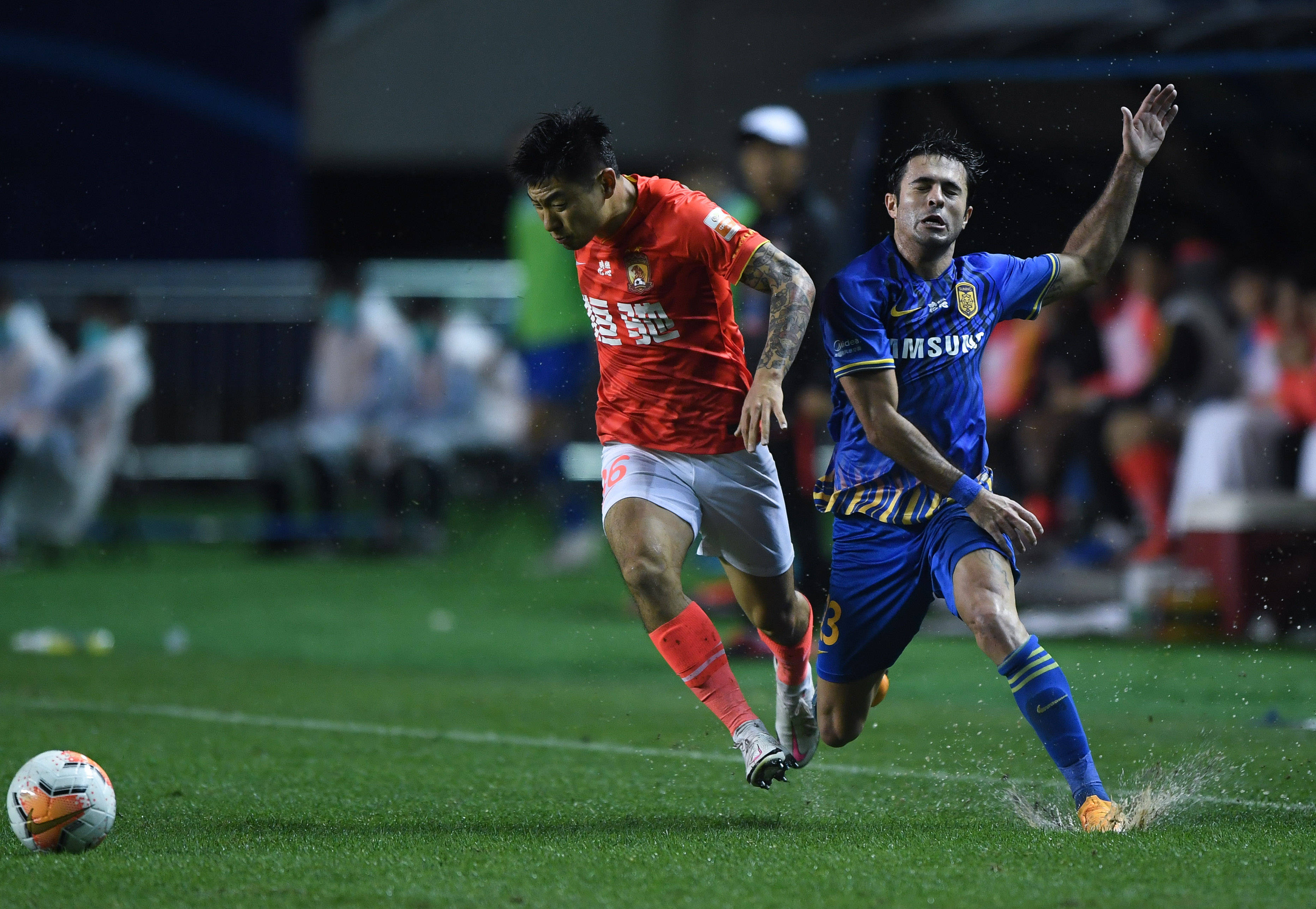 苏宁球员表现超出期望,力压对手实现逆转 苏宁球员表现超出期望,力压对手实现逆转