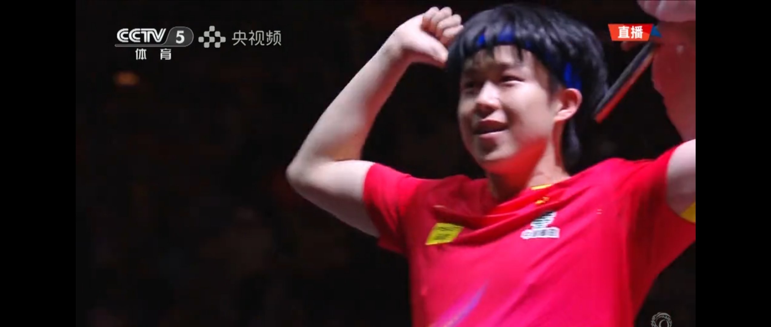 赛场上球员的果敢拼搏赢得掌声的简单介绍 赛场上球员的果敢拼搏赢得掌声的简单介绍