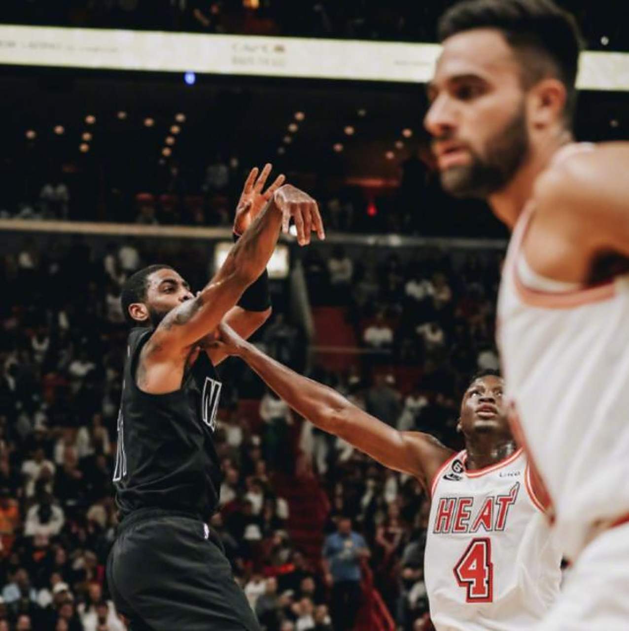 篮网再胜开拓者，欧文伤退