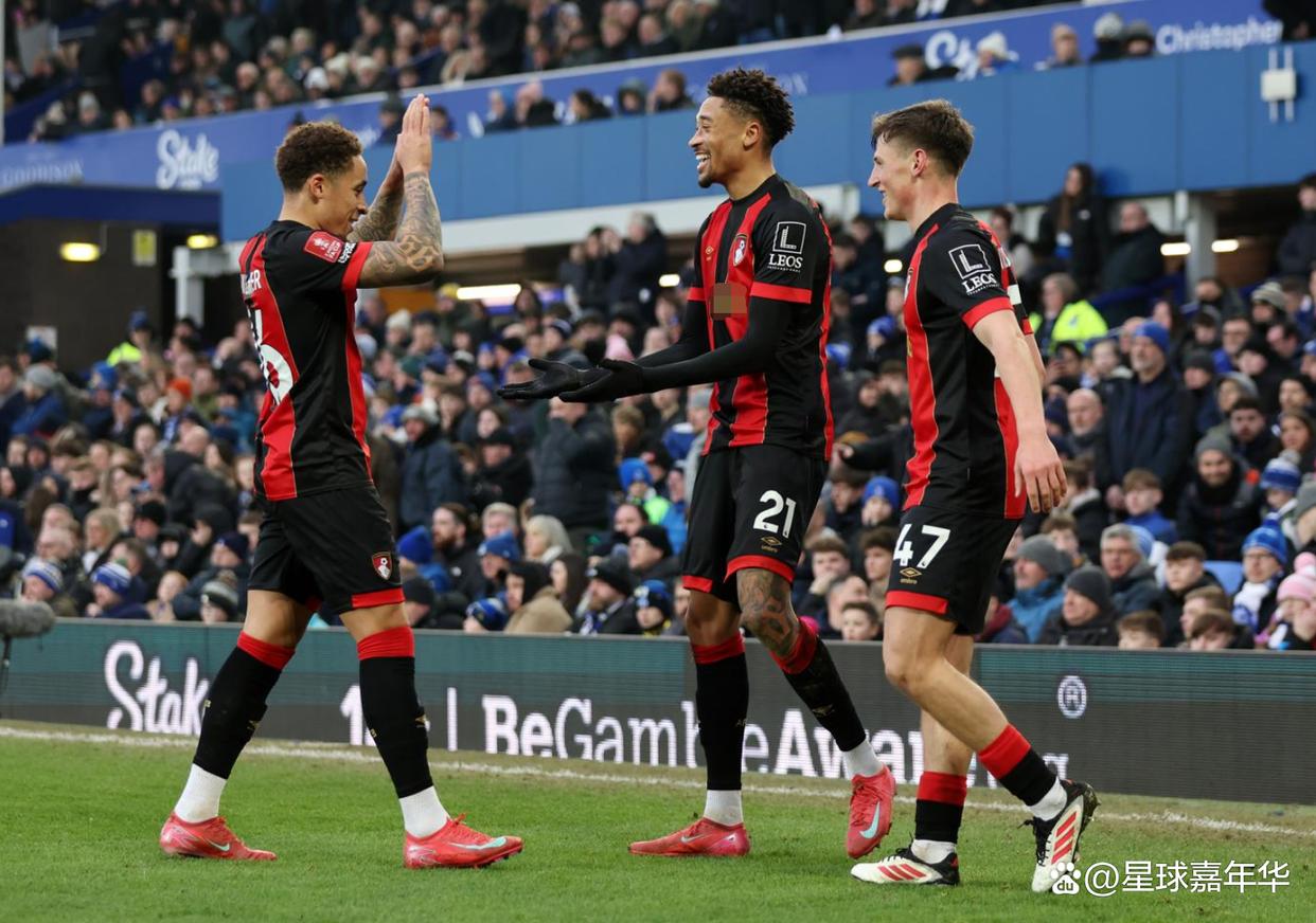 包含伯恩茅斯客场压哨胜利，豪取赛季首胜的词条