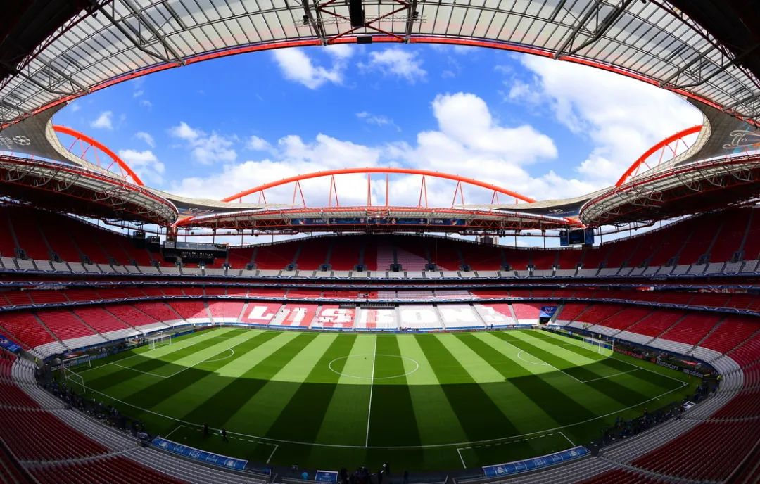 包含精彩足球赛季全面开启,球场热闹非凡的词条 包含精彩足球赛季全面开启,球场热闹非凡的词条